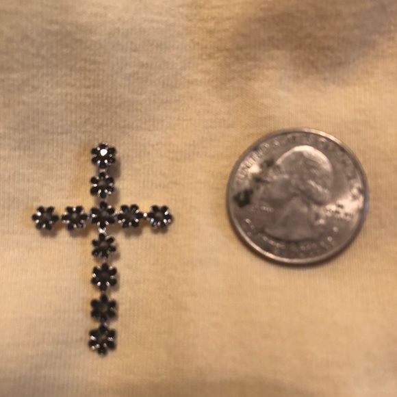 HOLD FOR VERONNAG 🎉Adorable Cross Pendant - Picture 2 of 3